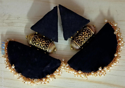 BLACK FABRIC EARRINGS