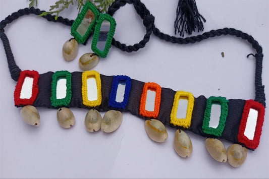 BLACK & MULTICOLOUR NECKLACE WITH COWRI SHELLS